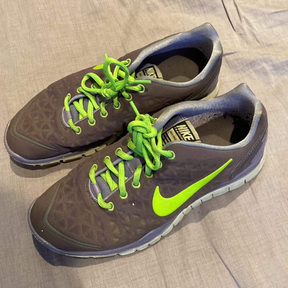 Nike sneakers - Picture 2 of 3
